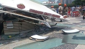 Quiosque desaba na orla de Copacabana e seis pessoas ficam feridas