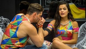 Emilly fala sobre cenas quentes com Marcos embaixo do edredom