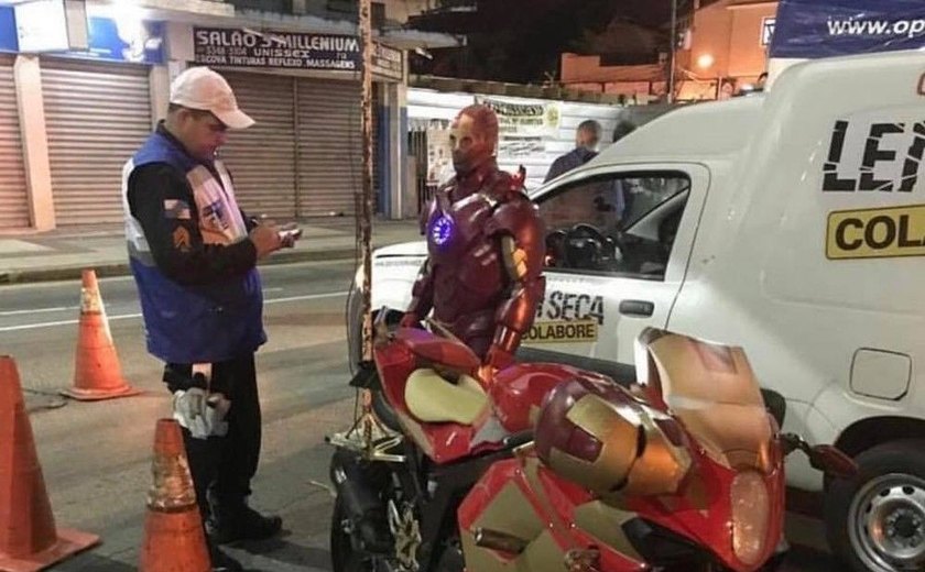 'Homem de Ferro' é parado durante Operação Lei Seca no Rio de Janeiro
