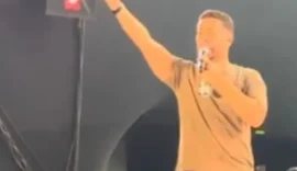 Carlinhos Maia é vaiado ao subir no palco durante show de Claudia Leitte no Pré-Caju 2025