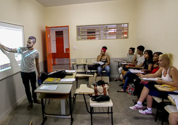 Pé-de-Meia: pagamento a novos beneficiários começa nesta segunda
