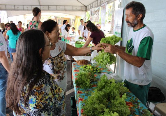 Domingo é dia de Feira Orgânica na Orla de Ponta Verde