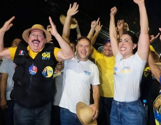 Impulsionado por pesquisas internas do MDB, ex-prefeito arrasta multidão no 3º maior colégio eleitoral de AL ao lado de Renan Filho e Gabi Gonçalves
