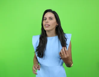 Sol, mar e cloro castigam cabelos e unhas no verão