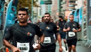 Milhares de atletas participam da 3ª corrida do Batalhão de Rotam na orla de Maceió