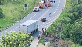 Motorista tem mal súbito, perde a direção do carro, sai da pista e morre na BR-104