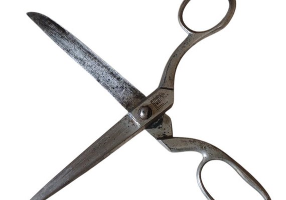 Mulher é presa por tentativa de homicídio após cortar pescoço de outra com tesoura no Jacintinho