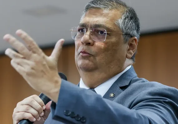 Flávio Dino cita ameaça de parlamentares e deixa de ir à Câmara