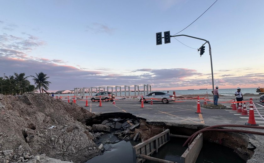 Vereador cobra providências após rompimento de tubulação da BRK e vazamento de esgoto em Maceió