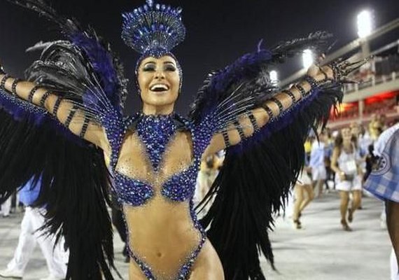 Sabrina Sato desembolsa R$ 150 mil para fantasias de Carnaval: 'Ajuda a escola'