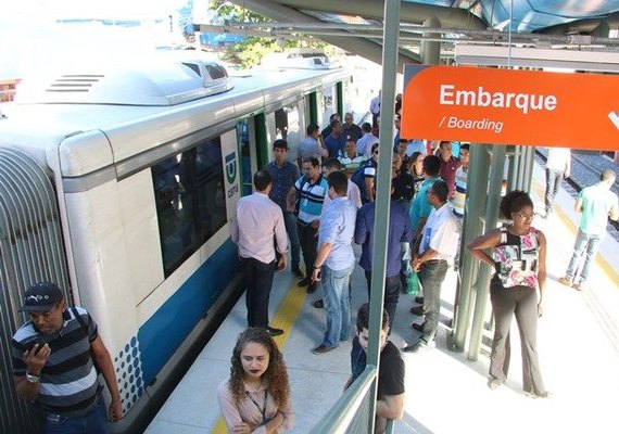 Estação de trem no Mercado do  Artesanato começa a funcionar