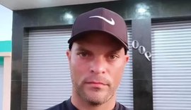 Homem é brutalmente assassinado com tiros e facadas dentro de sua casa em Arapiraca