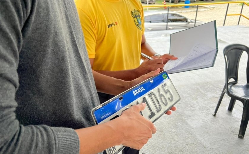 Saiba como recuperar placas de veículos perdidas durante as chuvas na capital