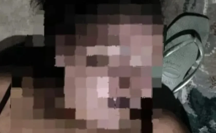 Mulher é encontrada morta com fios no pescoço em casa e Polícia Civil apura circunstâncias