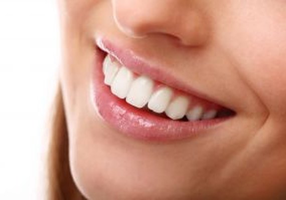 Especialista dá dicas de cuidados simples no dia a dia para ter um sorriso saudável