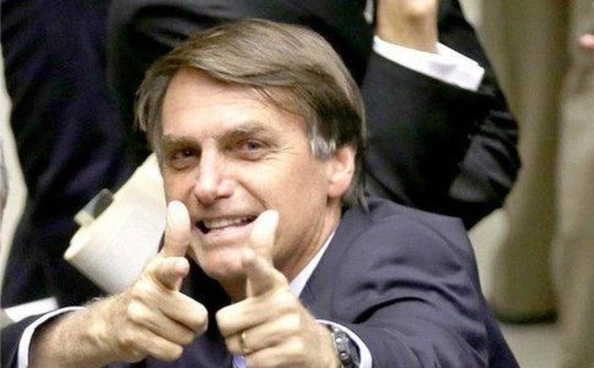 Bolsonaro poderá sair da maca pela primeira vez, diz hospital