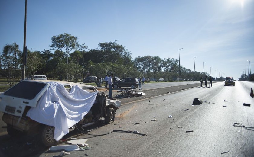 Acidentes em rodovias federais durante o feriado causaram 72 mortes