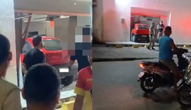 Carro invade agência bancária em Atalaia e motorista foge após acidente
