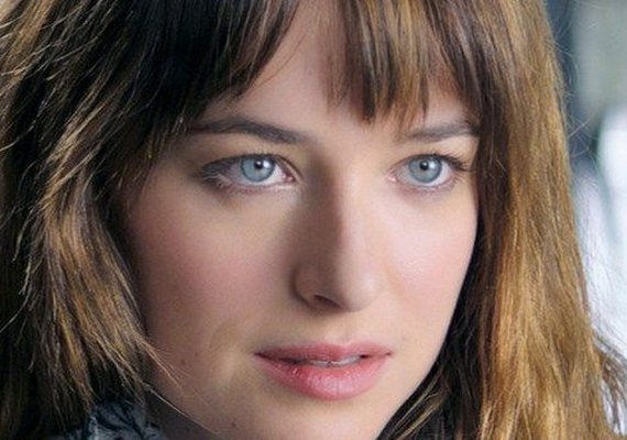 Dakota Johnson faz questão de filmar cenas de sexo nua e revela o que acha do BDSM