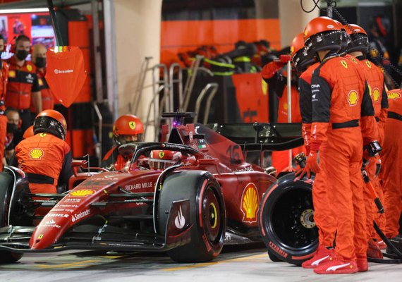 Com dobradinha da Ferrari, Leclerc vence o Grande Prêmio do Bahrein