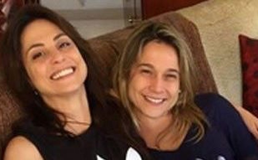 Fernanda Gentil aparece agarradinha com namorada: 'Muito amor envolvido'