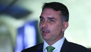 Deputados pedem investigação sobre relação entre Vorcaro e Flávio Bolsonaro