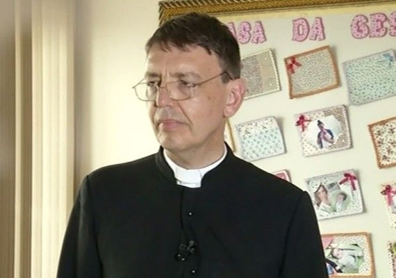 Padre condenado por impedir aborto não se arrepende: 'Vida é sagrada'