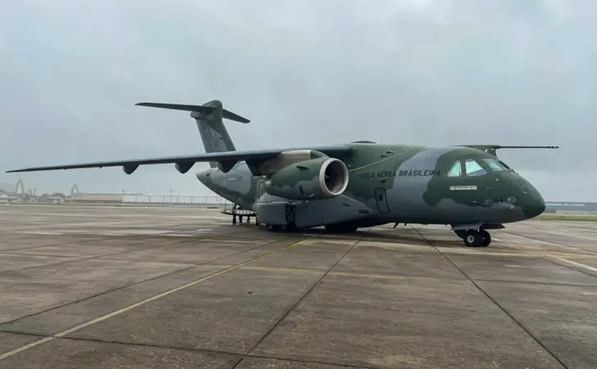 Avião com 11 toneladas de ajuda para vítimas da guerra decola no Rio de Janeiro