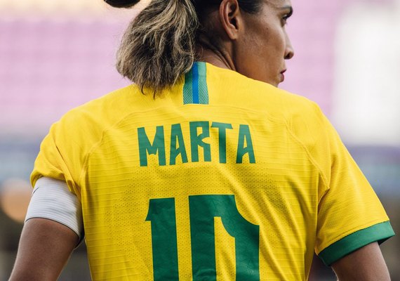 Marta é cortada da seleção após sofrer lesão no joelho esquerdo