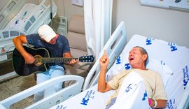 Música desperta memórias em paciente com suspeita de Alzheimer no Hospital da Cidade