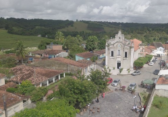 Cidade que lidera vacinação exige respeito e diz que só vacina quem mora no local    