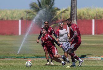 CRB contrata mais um zagueiro após série de lesões