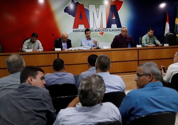 Prefeitos alagoanos recebem planos de saneamento do CBHSF