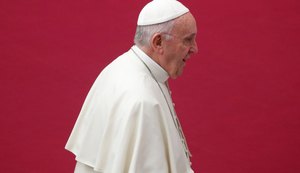 Cardeais envolvidos em escândalos de abuso sexual deixam grupo de conselheiros do Papa