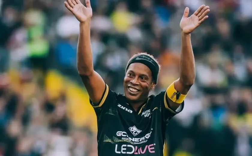 Aos 46 anos, Ronaldinho Gaúcho retorna ao futebol e assina com clube