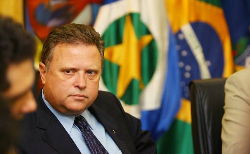 Ministro teme novos bloqueios após EUA suspenderem compra de carne brasileira