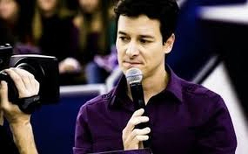 Apresentador Rodrigo Faro assina com a Globo após 18 anos e engata novo programa