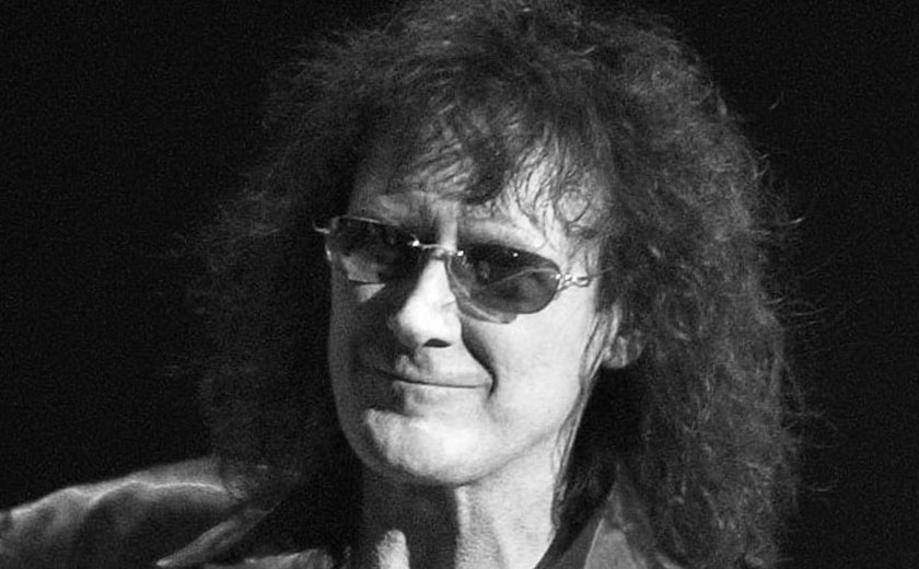 Colin Burgess, primeiro baterista do AC/DC, morre aos 77 anos