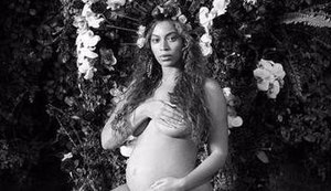 Beyoncé posa seminua e mostra barriga de gêmeos: 'Eu tenho três corações'