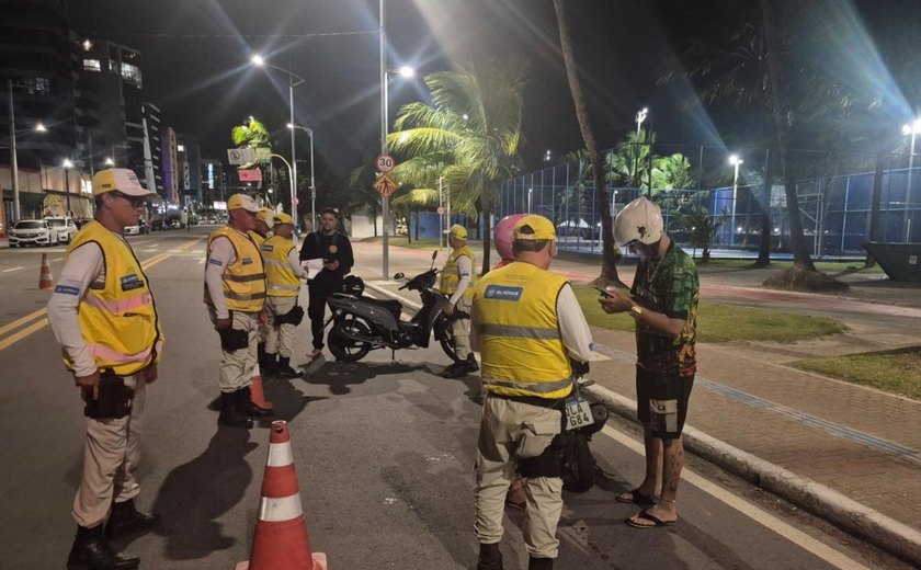 Ronda no Bairro intensifica ações preventivas na orla de Maceió e no Francês