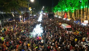 Mais de 100 mil pessoas estiveram na orla para acompanhar os blocos nas prévias carnavalescas de Maceió