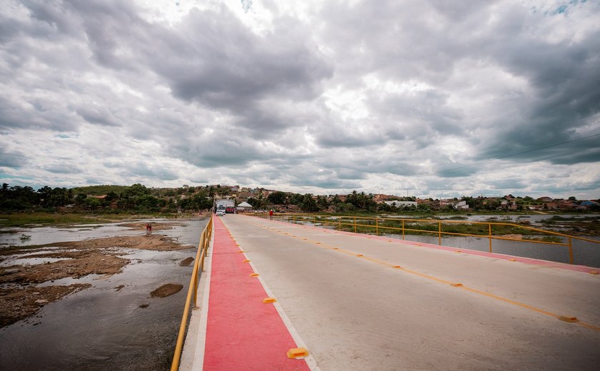 Governador Paulo Dantas entrega ponte que beneficia 10 mil pessoas em Batalha
