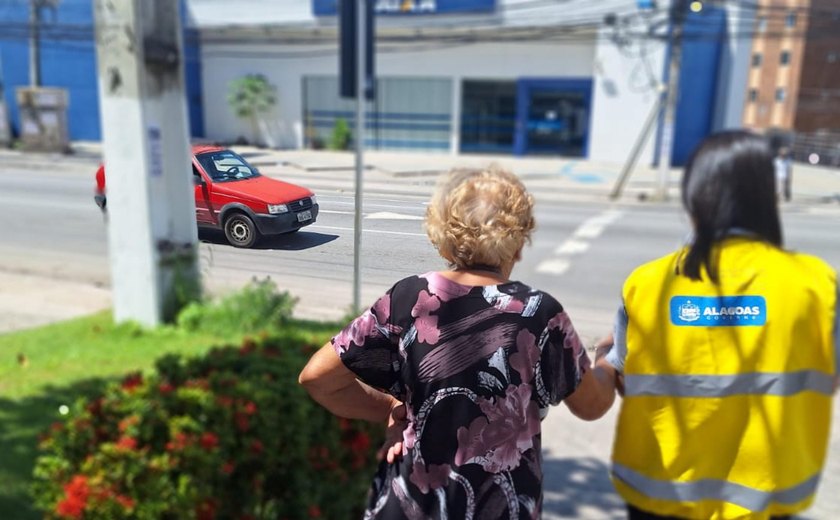 Ronda no Bairro ajuda idosa a reencontrar parentes