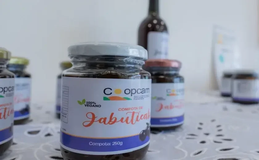 Cooperativa faz degustação de produtos derivados da jabuticaba no Sebrae