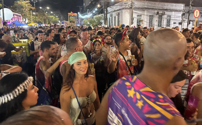 VÍDEO: Bloco Filhos da Pauta arrasta multidão no seu retorno ao Jaraguá Folia