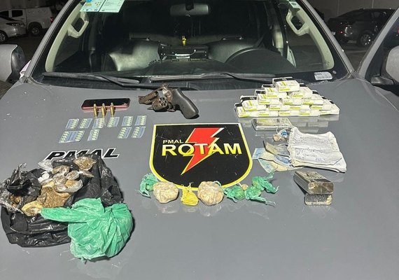 PM flagra crimes de tráfico e porte ilegal de arma de fogo durante abordagens em Maceió