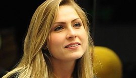 Ex-BBB Renata Dávila anuncia gravidez e revela sexo do bebê