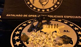 Batalhões especializados apreendem armas e drogas em ações distintas na capital