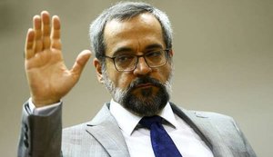 MEC confirma que Weintraub viajou e já está nos EUA