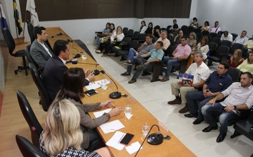 Secretário reúne prefeitos alagoanos para discutir Plano Municipal de Saúde